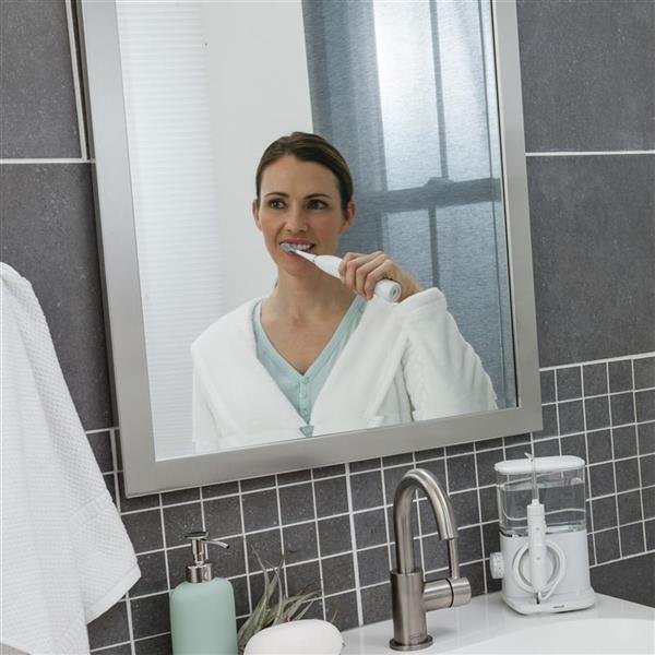 Verwendung der weißen Complete Care 9.0 Zahnbürste