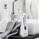 Weiße Cordless Advanced 2.0 Munddusche WP-580 in Badezimmer